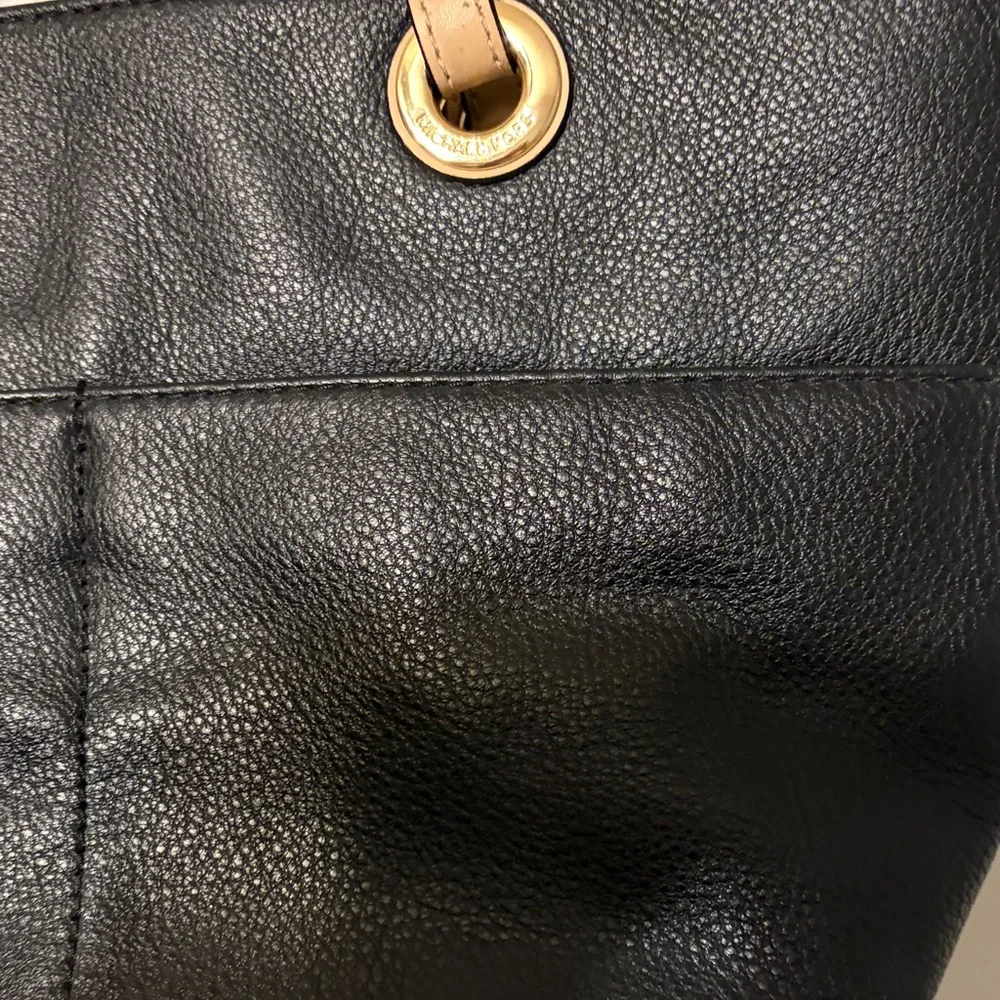 Michael Kors Black and Tan Leather handbag.Bedford Leather zip tote.